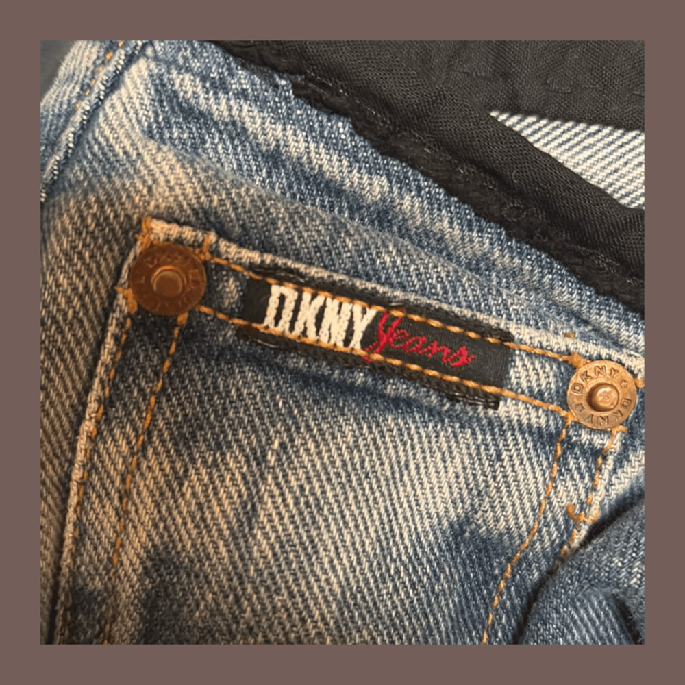 DKNY Straight Jeans | Medium Wash | Size 12 | Vintage Y2K - Picture 4 of 5